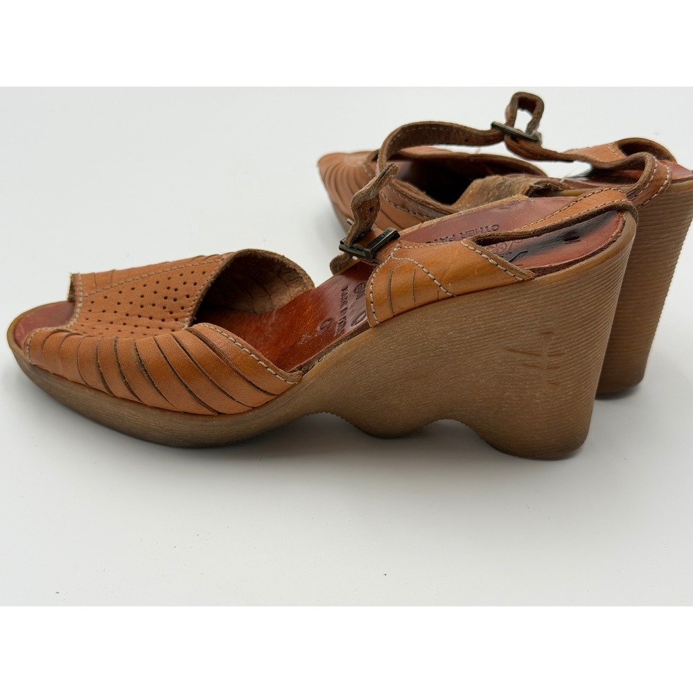 Vintage FAMOLARE Hi Up Womens 7 Brown Leather Wedge Sandals Slingback Italy